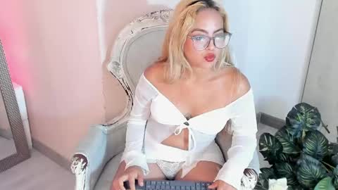 CristyBloom  online show from 8, 5, 2026