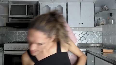 Snapshot of crisozzz chatting on 8, 3, 2026 Cristina Onazis online show from 8, 3, 2026