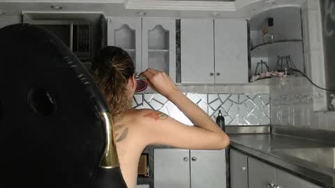 Snapshot of crisozzz chatting on 9, 4, 2026 Cristina Onazis online show from 9, 4, 2026