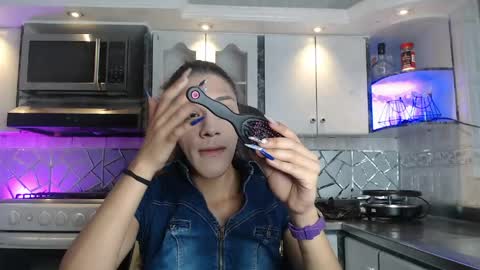 Snapshot of crisozzz chatting on 25, 4, 2026 Cristina Onazis online show from 25, 4, 2026