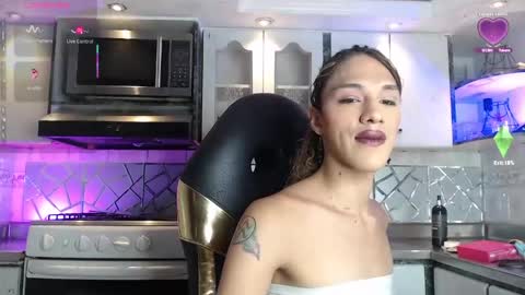 Snapshot of crisozzz chatting on 1, 5, 2026 Cristina Onazis online show from 1, 5, 2026