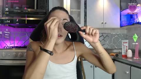 Snapshot of crisozzz chatting on 7, 5, 2026 Cristina Onazis online show from 7, 5, 2026