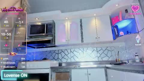 Snapshot of crisozzz chatting on 7, 7, 2026 Cristina Onazis online show from 7, 7, 2026