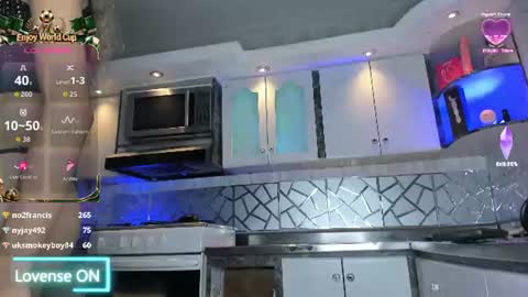 Snapshot of crisozzz chatting on 10, 7, 2026 Cristina Onazis online show from 10, 7, 2026