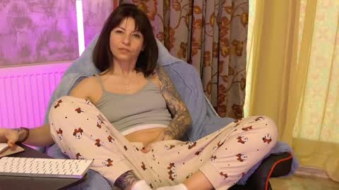 crissy_love online show from 4, 4, 2026