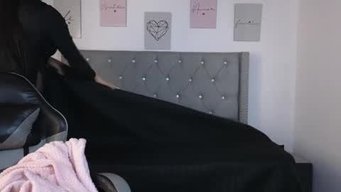  Alejandra from Wednesday to Saturday from 1000 pm to 400 am Colombian hour online show from 1, 4, 2026