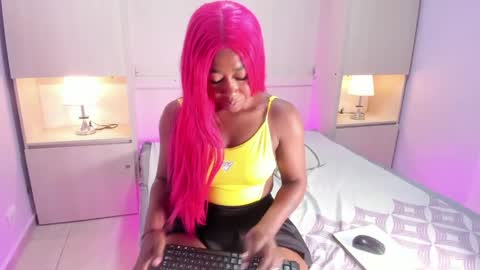 cristalbennet online show from 29, 5, 2026