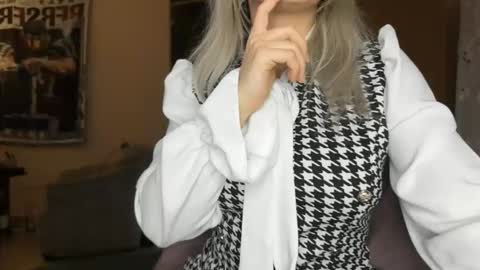 cristalbi online show from 8, 3, 2026