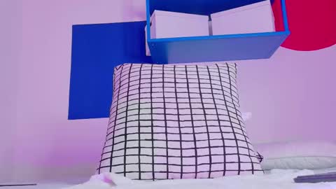 Nicole  Connection time 220pm-910pmCol online show from 20, 11, 2025