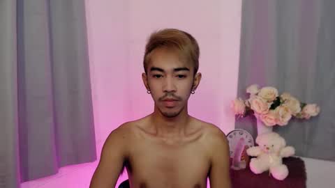 Snapshot of crocodale chatting on 28, 10, 2025 crocodale online show from 28, 10, 2025