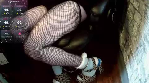 crossdresser krystal online show from 16, 4, 2026