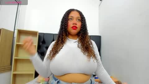 Snapshot of crystal_butterfly1 chatting on 8, 3, 2025 crystal_butterfly1 online show from 8, 3, 2025