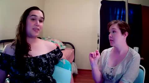 Snapshot of crystal_queers chatting on 11, 7, 2026 Peach and Daisy online show from 11, 7, 2026