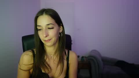 Snapshot of crystalbrunette18 chatting on 13, 5, 2026 Crystalbrunette18 online show from 13, 5, 2026