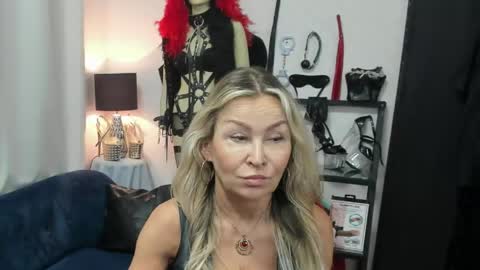 CrystalHotty online show from 18, 5, 2026