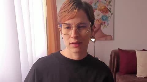 Leonela online show from 10, 3, 2025