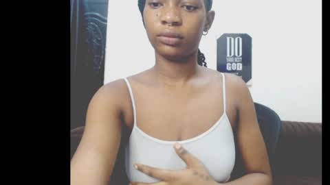 Snapshot of cumebony_petit chatting on 22, 4, 2026 cumebony_petit online show from 22, 4, 2026