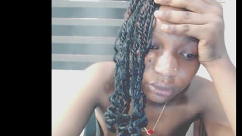 Snapshot of cumebony_petit chatting on 4, 5, 2026 cumebony_petit online show from 4, 5, 2026
