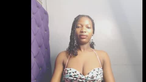 Snapshot of cumebony_petit chatting on 17, 5, 2026 cumebony_petit online show from 17, 5, 2026