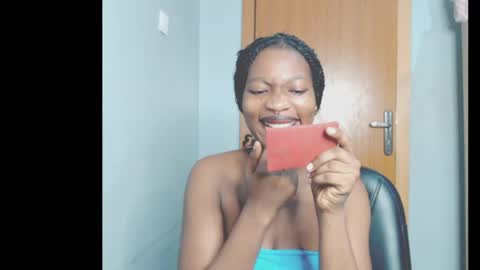 Snapshot of cumebony_petit chatting on 18, 5, 2026 cumebony_petit online show from 18, 5, 2026