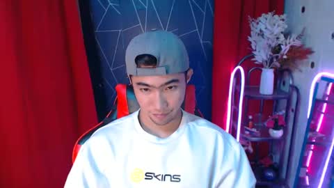 Snapshot of cumhavefun25 chatting on 4, 1, 2025 ask me online show from 4, 1, 2025