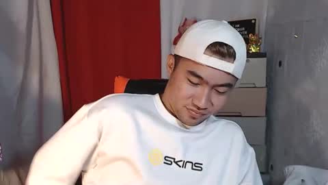 Snapshot of cumhavefun25 chatting on 28, 10, 2025 ask me online show from 28, 10, 2025