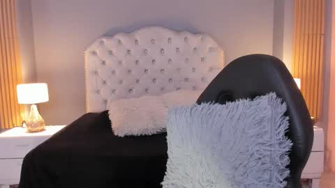 Cumming Loving online show from 17, 9, 2025