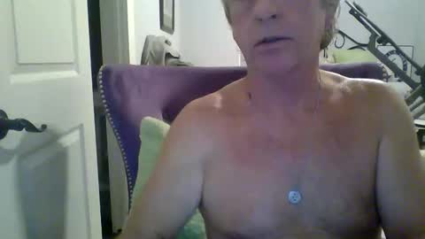 Snapshot of cumngetit910 chatting on 4, 12, 2025 cumngetit910 online show from 4, 12, 2025