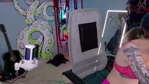 CUMpotikEve online show from 1, 3, 2026