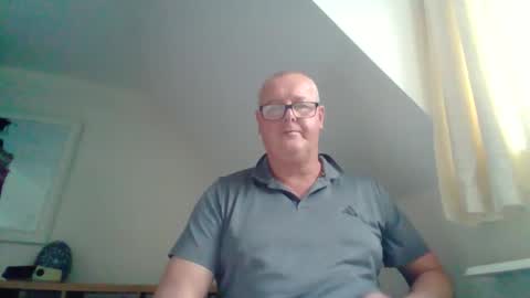 Snapshot of curiousax77 chatting on 17, 4, 2026 curiousax77 online show from 17, 4, 2026