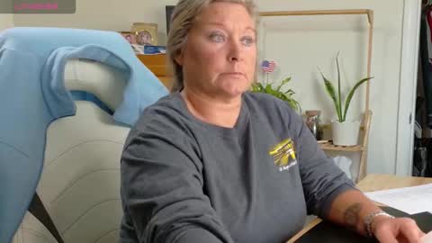 curious couple online show from 5, 1, 2026