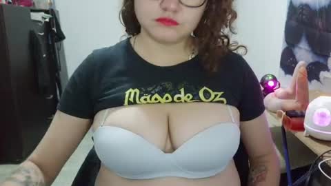 Snapshot of curly_greeneyed chatting on 10, 7, 2026 Vannesa online show from 10, 7, 2026
