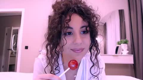 Snapshot of curly_jade_ chatting on 15, 4, 2026 curly_jade_ online show from 15, 4, 2026