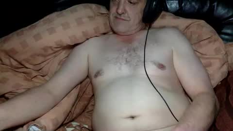 curvelover1977 online show from 20, 11, 2025