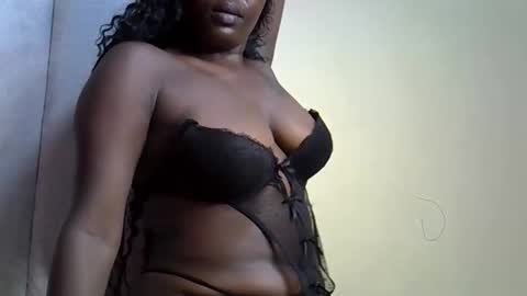 Snapshot of curvy_godess5 chatting on 18, 11, 2025 curvy_godess5 online show from 18, 11, 2025