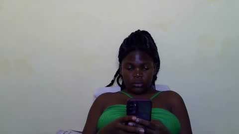 Snapshot of cute_roxie chatting on 18, 12, 2024 cute_roxie online show from 18, 12, 2024