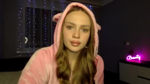 cute_shy06 online show from 15, 12, 2025