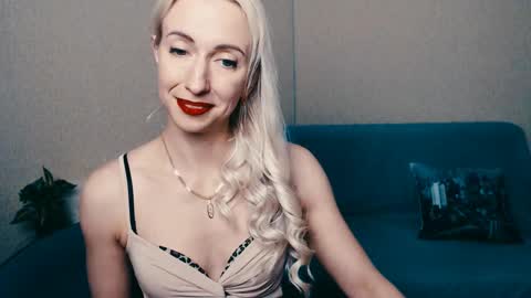 cute_smile_shy online show from 13, 2, 2025