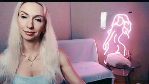 cute_smile_shy online show from 16, 9, 2025