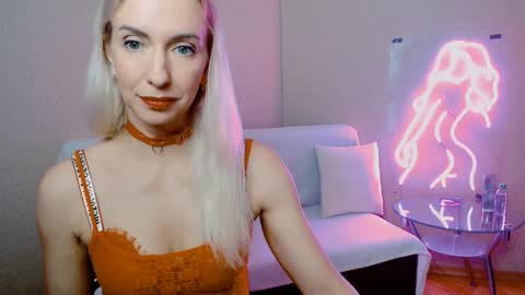 cute_smile_shy online show from 4, 12, 2025