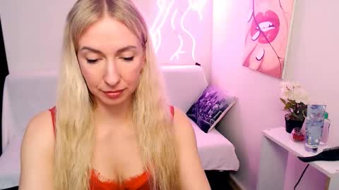 cute_smile_shy online show from 24, 3, 2026