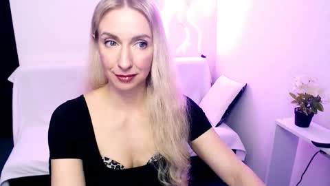 cute_smile_shy online show from 27, 3, 2026