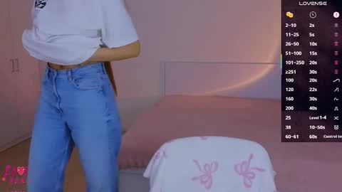 Snapshot of cuteariel7 chatting on 8, 10, 2025 Ariel online show from 8, 10, 2025