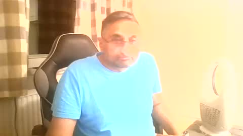 Snapshot of cuteboy74402999 chatting on 4, 7, 2026 fuktoiboi online show from 4, 7, 2026