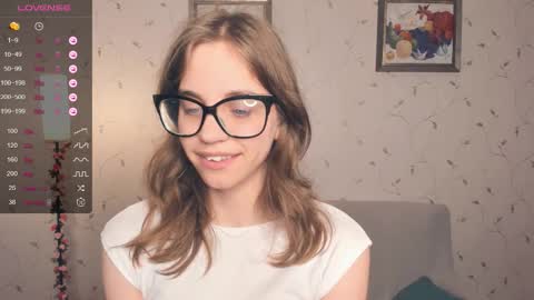 Snapshot of cutefluffy chatting on 10, 10, 2025 Melisa online show from 10, 10, 2025