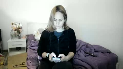 Snapshot of cutehana chatting on 18, 12, 2025 MADY online show from 18, 12, 2025