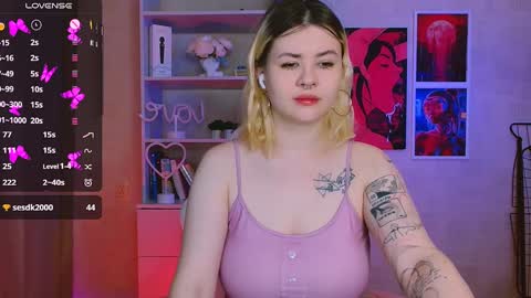 Snapshot of cutie_mili chatting on 13, 1, 2025 mili online show from 13, 1, 2025
