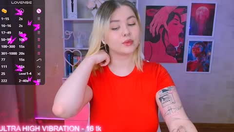 Snapshot of cutie_mili chatting on 2, 2, 2025 mili online show from 2, 2, 2025