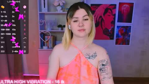 Snapshot of cutie_mili chatting on 7, 2, 2025 mili online show from 7, 2, 2025