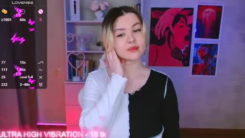 Snapshot of cutie_mili chatting on 16, 2, 2025 mili online show from 16, 2, 2025